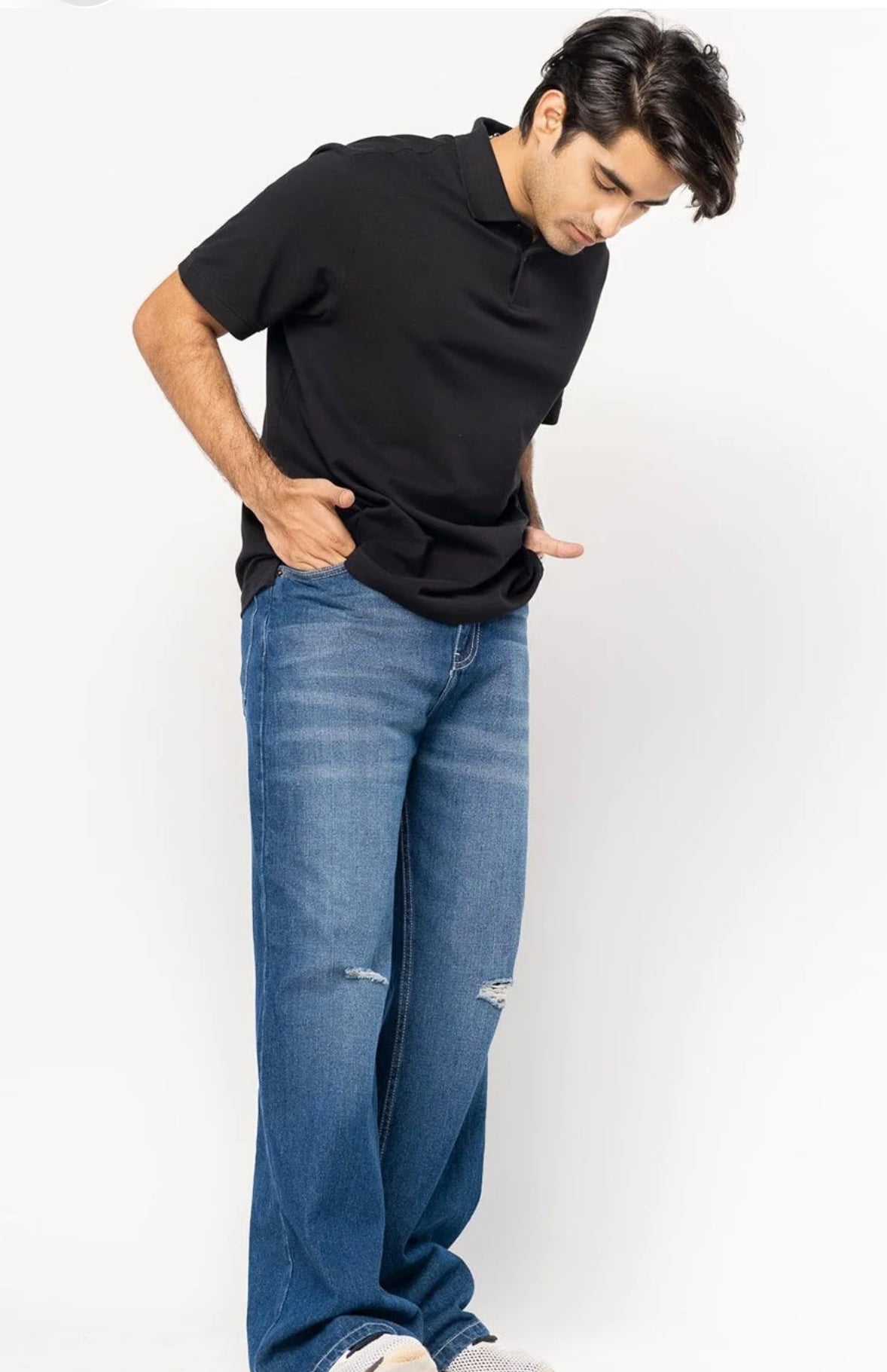 Men’s Relaxed Fit Light-Distressed Straight-Leg Jeans