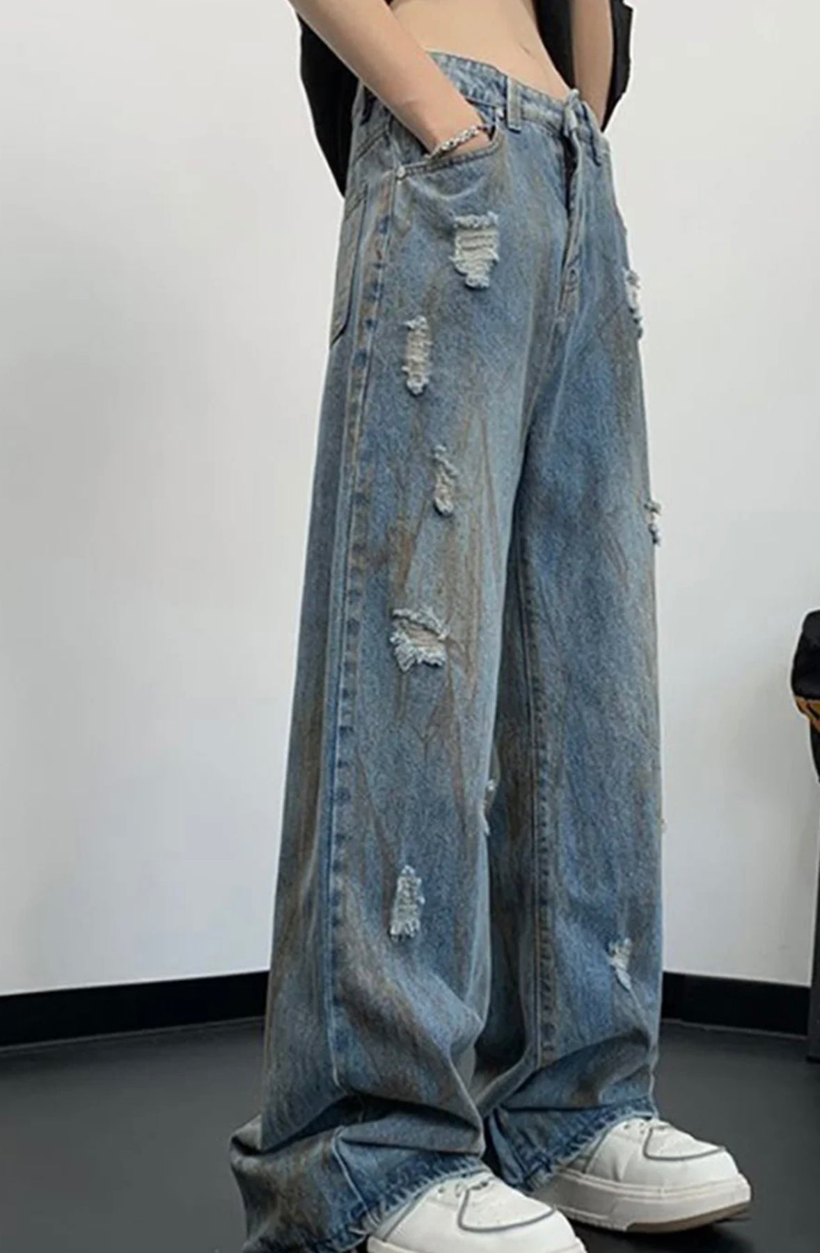 Men’s Distressed Wide-Leg Streetwear Jeans – Baggy Retro Denim
